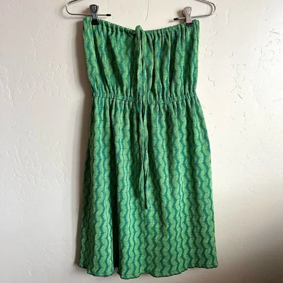 My “watermelon dress” — green zig zag pattern pull on strapless / halter dress - Picture 10 of 13